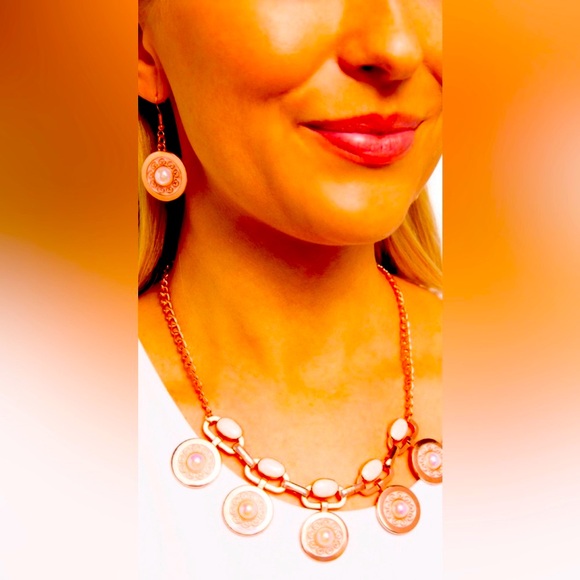 ⚪️⚪️⚪️ “ALLURING AMBIENCE” COPPER NECKLACE ~ PAPARAZZI❗️⚪️⚪️⚪️ - Picture 2 of 5